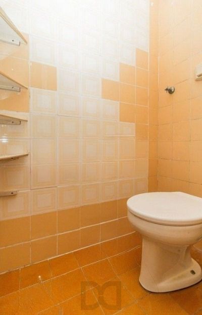 Apartamento de 2 dormitórios com sacada,1 vaga, elevador no bairro Petrópolis. — foto 11