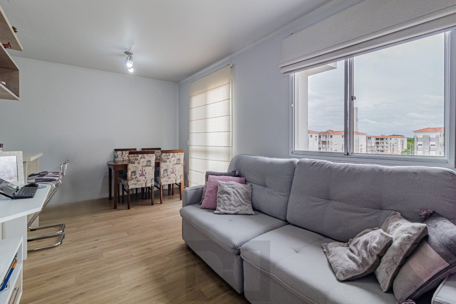Apartamento com 2 dormitórios e 1 vaga de garagem escriturada no Bairro Humaitá — foto 1