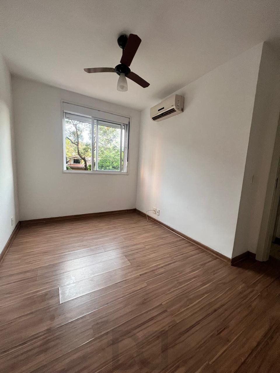 Apartamento 2 Dormitórios, com Elevador e Vaga no Morro Santana — foto 11