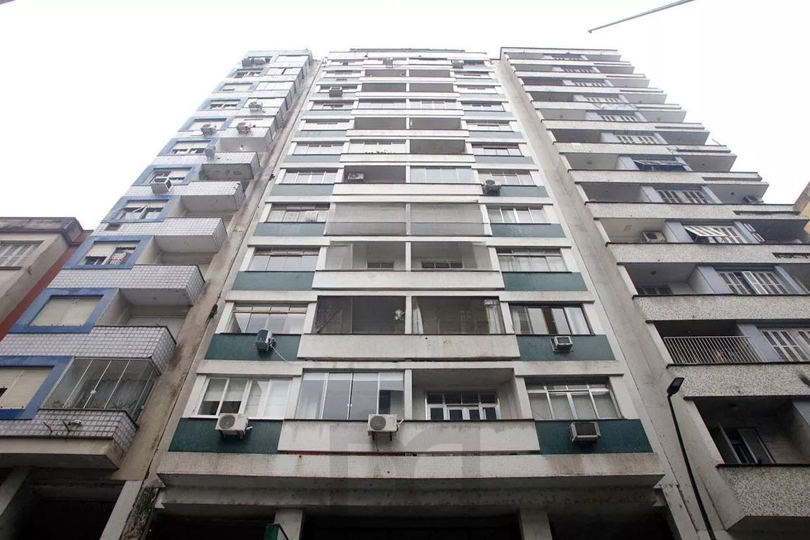 Apartamento com 4 quartos, 3 banheiros no Bairro Centro Historico. — foto 20