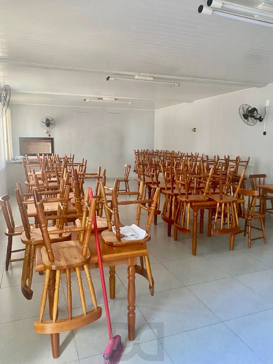 Apartamento de 2 dormitórios Segundo andar Bairro Camaqua em Porto Alegre — foto 26