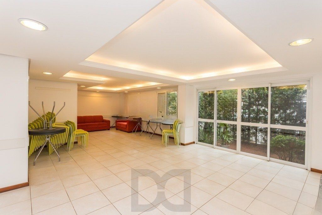 Apartamento com 2 Dormitórios, Vaga Dupla e Elevador no Floresta — foto 19