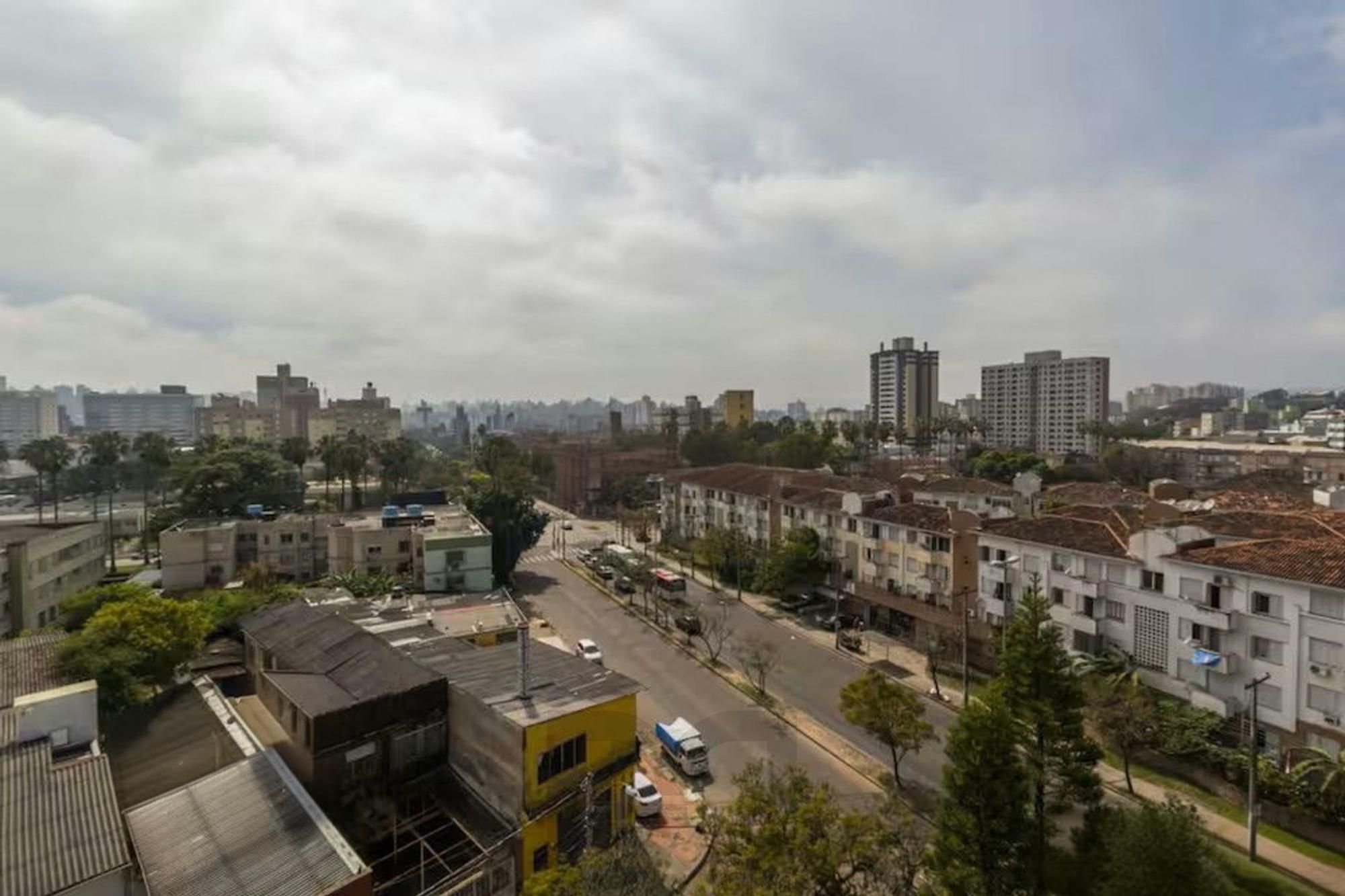 Apartamento 2 Dormitórios com Elevador à Venda na Azenha – Porto Alegre — foto 24