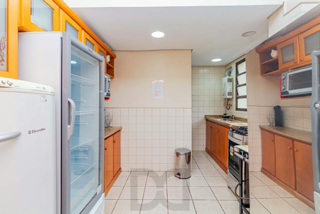 Apartamento com 3 quartos, vaga e elevador no Bairro Menino Deus — foto 32