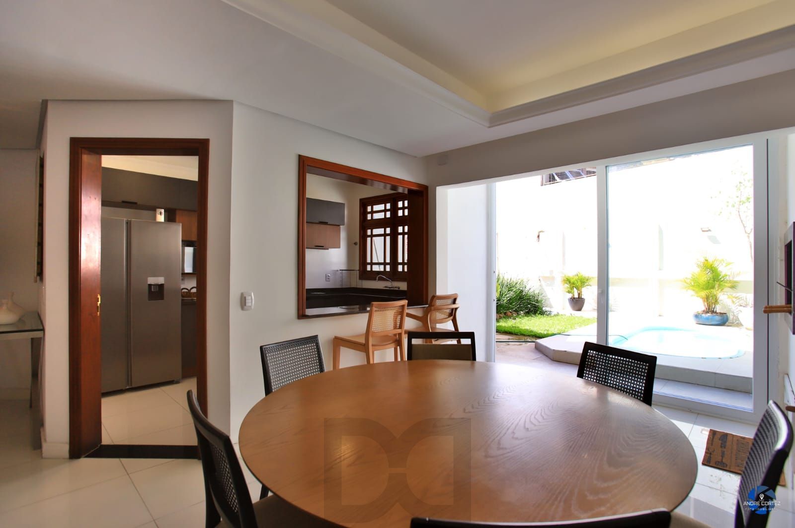 Casa de 3 dormitórios, 3 vagas e pátio com piscina bairro Chácara das Pedras. — foto 10