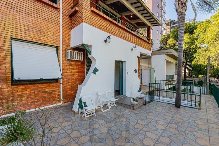 Casa com 6 quartos, 2 vagas e pátio no Bairro Higienópolis — foto 38