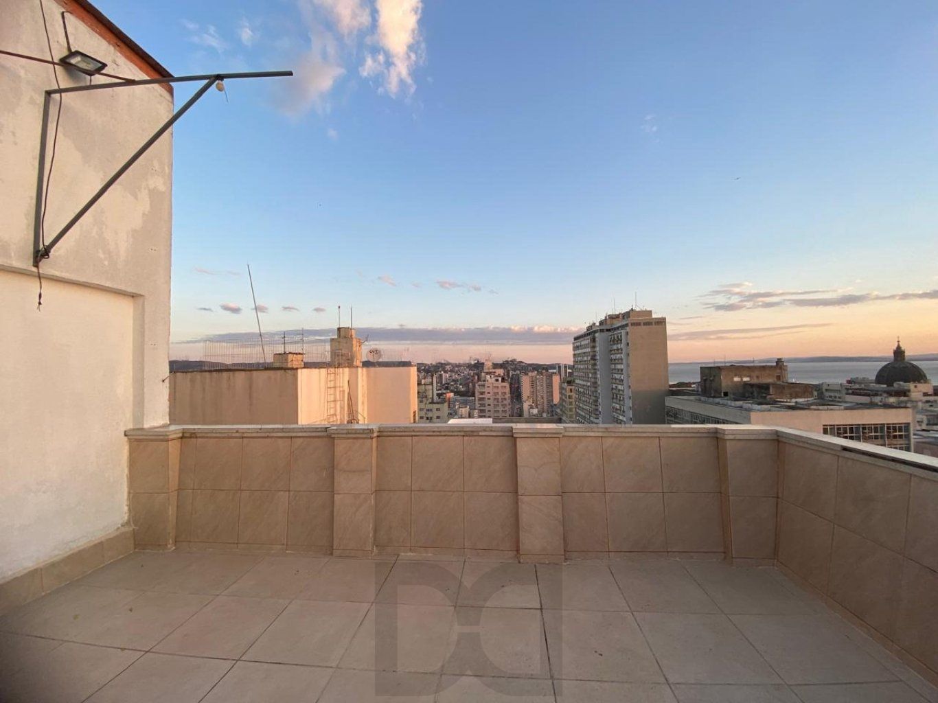 JK mobiliado com sacada e vista na Borges de Medeiros no Centro Historico — foto 27