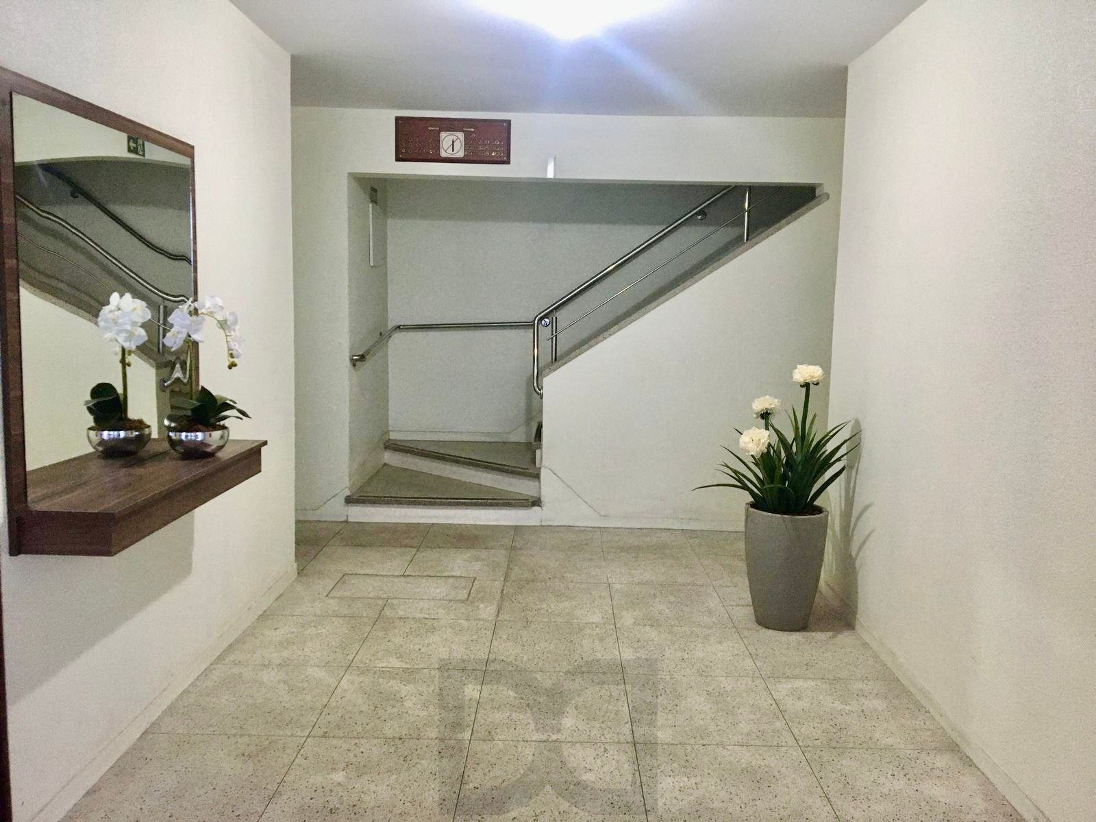 Apartamento 2 dormitórios reformado mobiliado próximo Assis Brasil Porto Alegre — foto 17