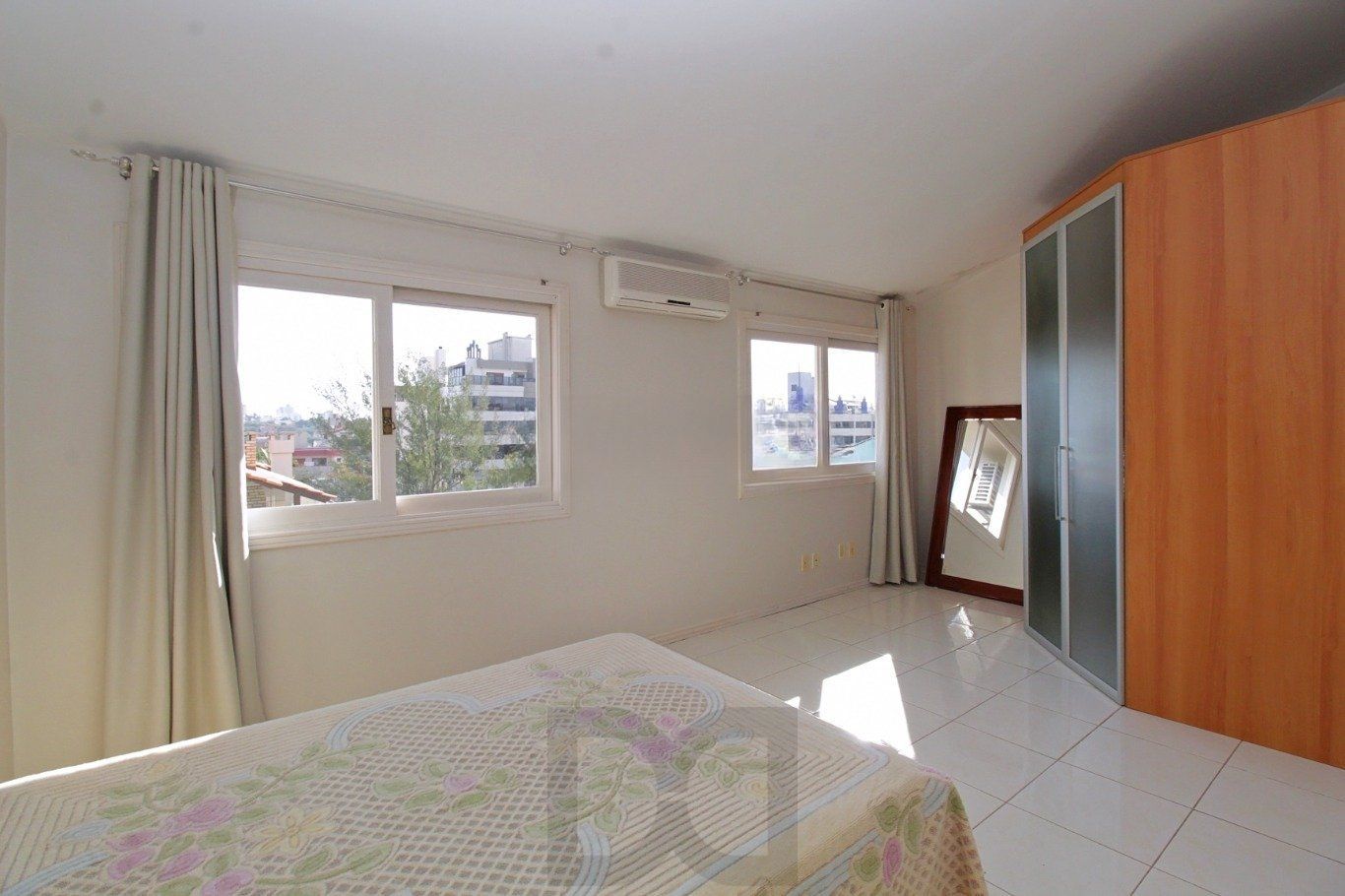 Casa com 4 dormitórios, pátio e piscina no Bairro Jardim Itu — foto 20