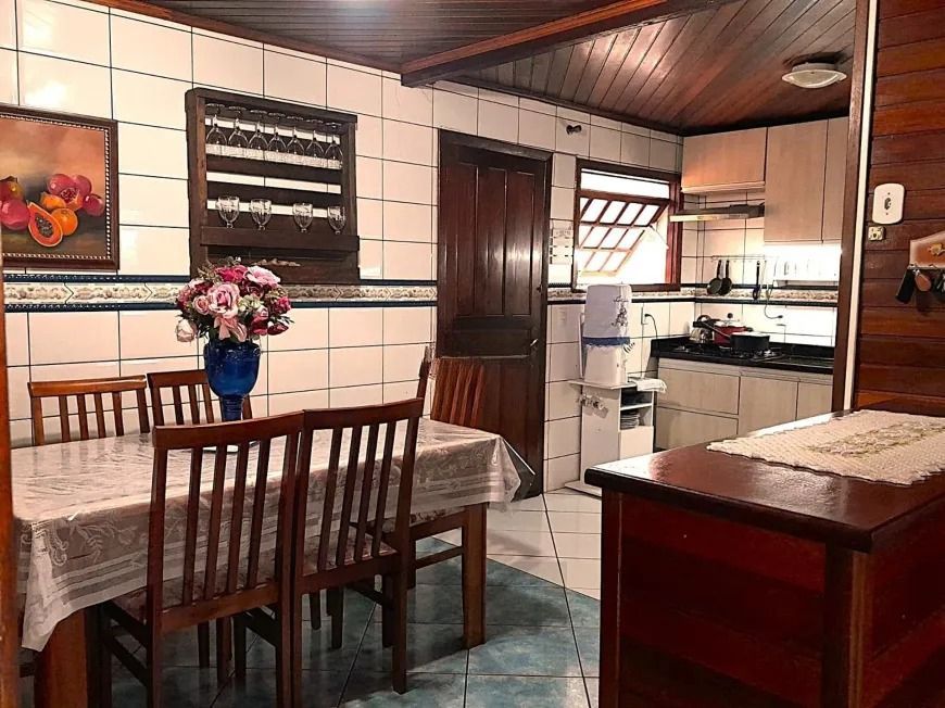 Casa com 3 Quartos e 3 banheiros à Venda, 387 m² — foto 7