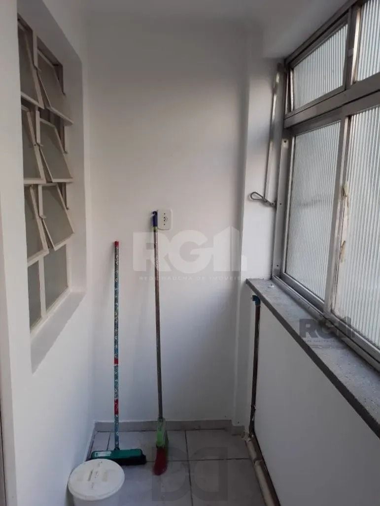 Apartamento 2 Dormitórios e elevador no Centro Histórico — foto 18