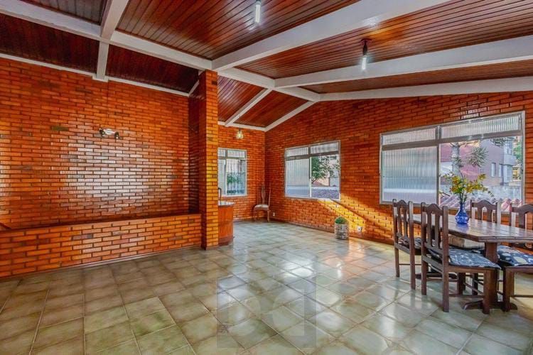 Casa com 6 quartos, 2 vagas e pátio no Bairro Higienópolis — foto 37