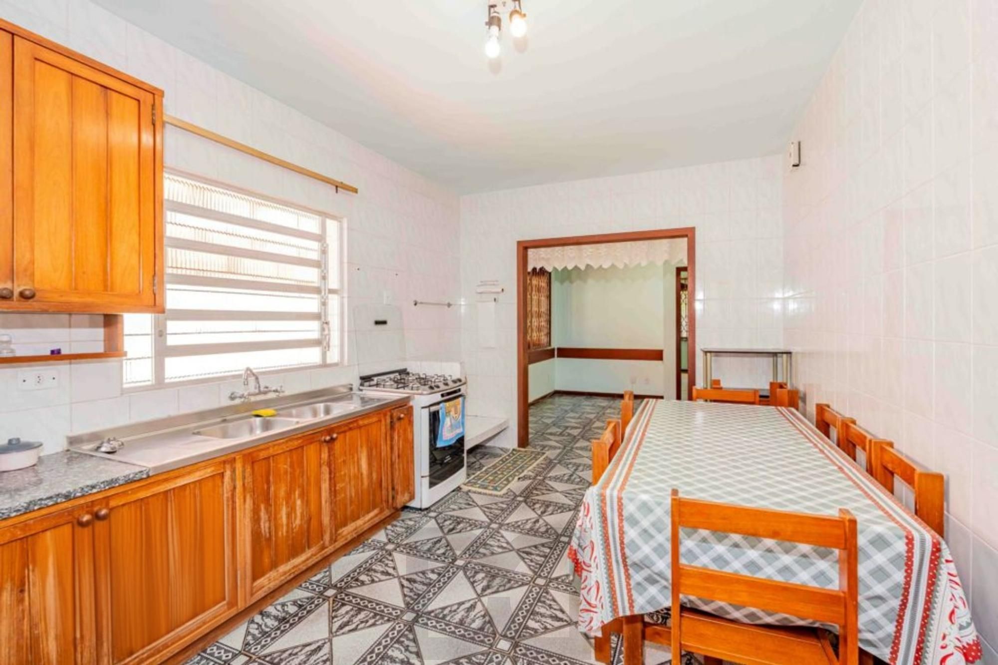 Casa de 2 quartos, 2 banheiros,pátio,churrasqueira, 7 vagas no bairro Guarujá. — foto 10