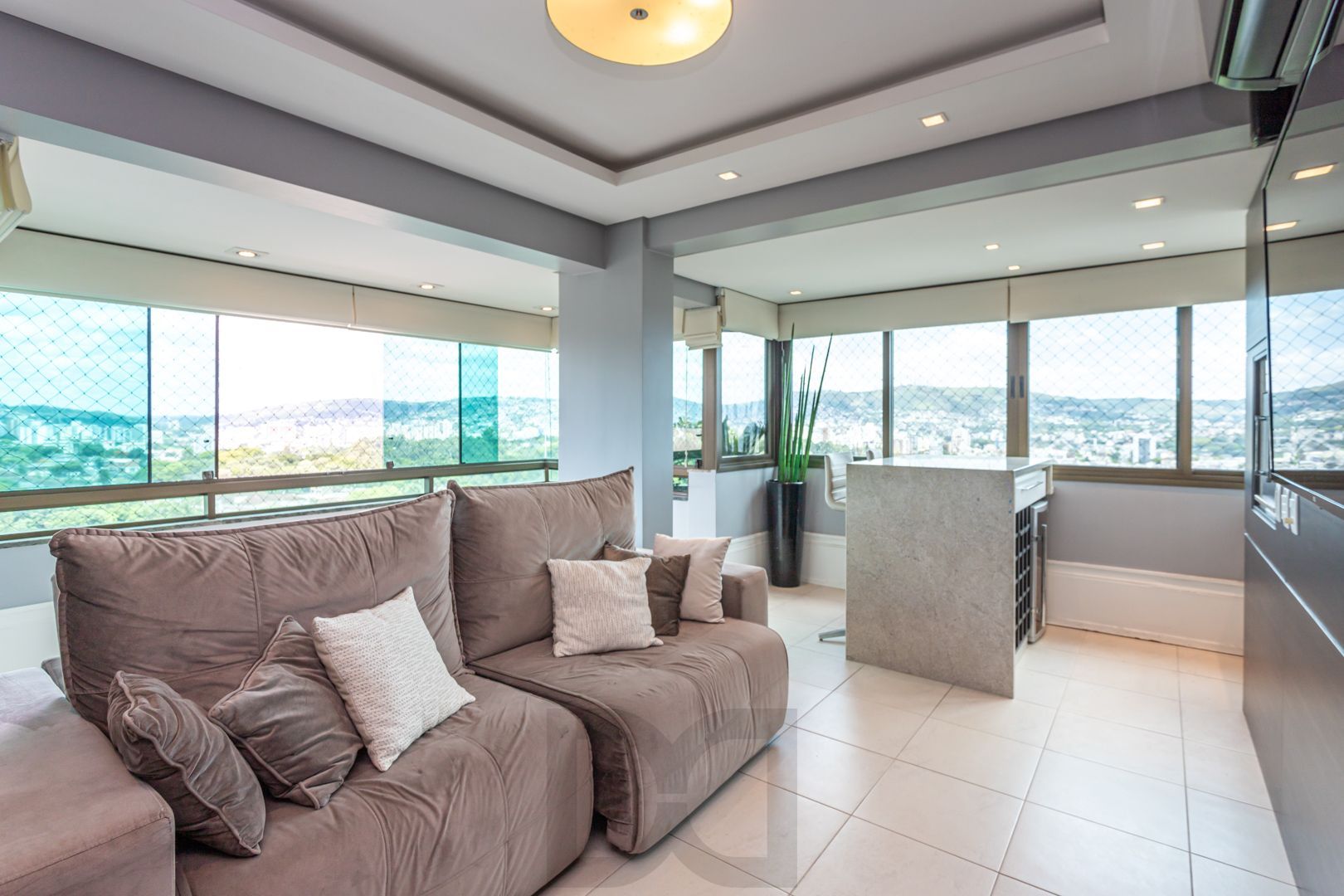 Apartamento de 97m², 2 dormitórios,1suíte, 3 vagas de garagem no Jardim Botânico — foto 9