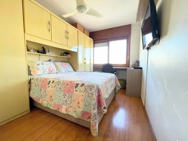 Apartamento de 2 dormitórios, elevador no bairro Petrópolis Porto alegre. — foto 30