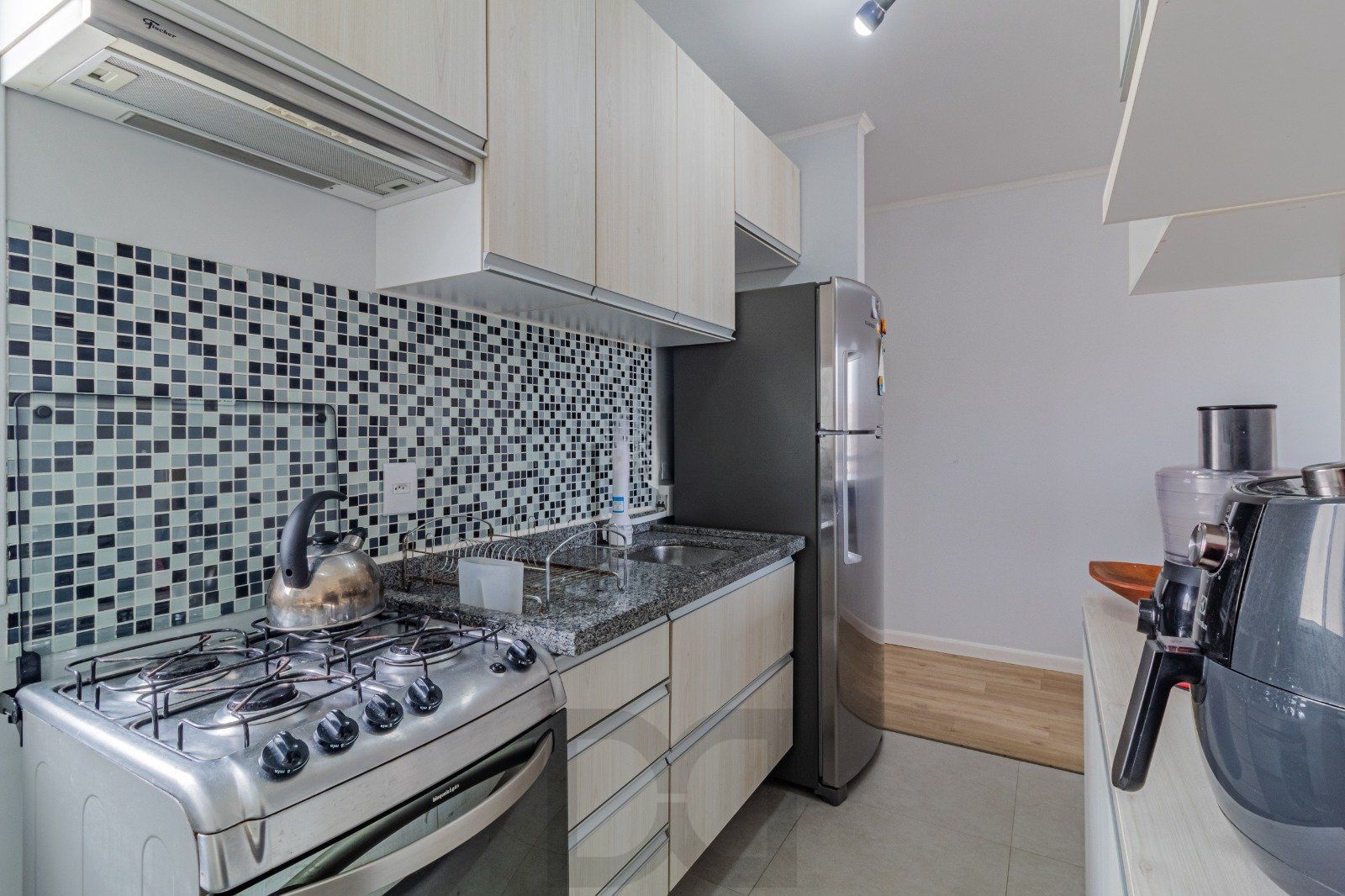 Apartamento com 2 dormitórios e 1 vaga de garagem escriturada no Bairro Humaitá — foto 6