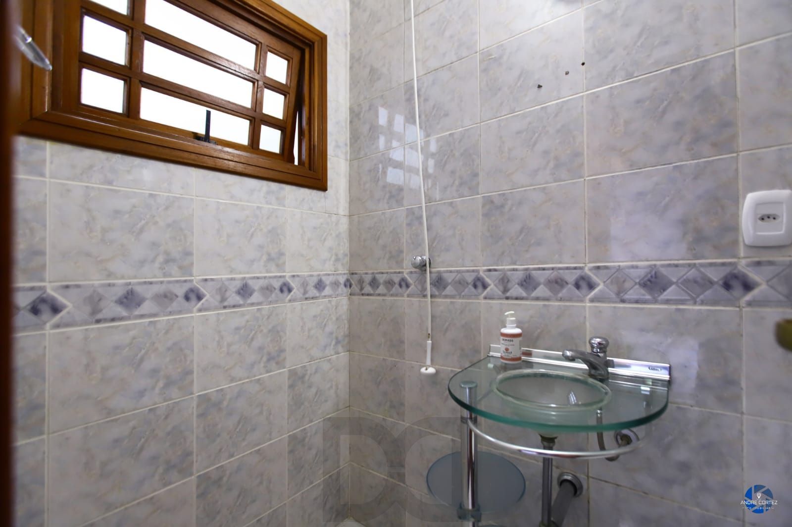 Casa de 3 dormitórios, 3 vagas e pátio com piscina bairro Chácara das Pedras. — foto 14