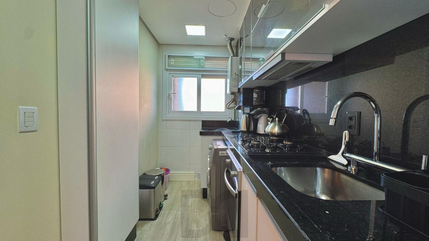 Apartamento mobiliado de 2 dormitórios e 2 vagas no bairro Petrópolis — foto 14