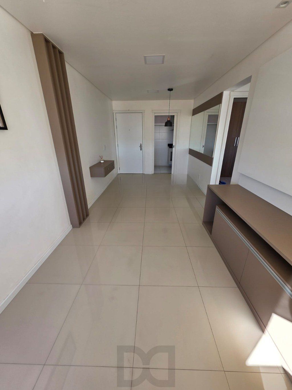 Apartamento semi mobiliado de 2 quartos, elevador e vaga no bairro Partenon. — foto 3
