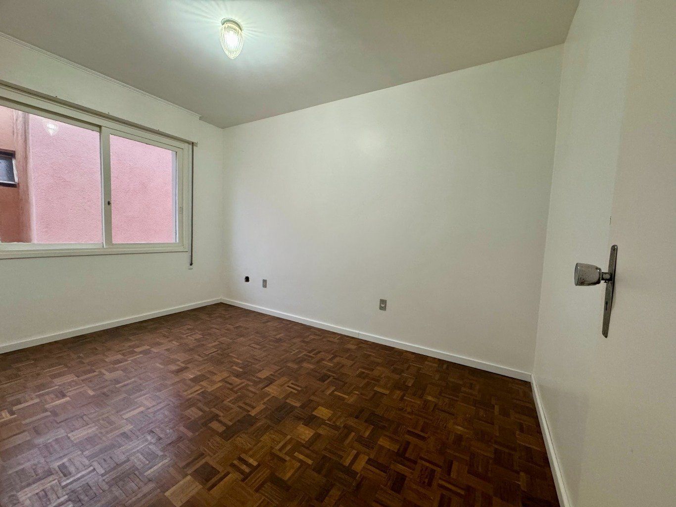 Apartamento com 2 dormitórios, dependência e 1 vaga no Bairro Menino Deus — foto 13