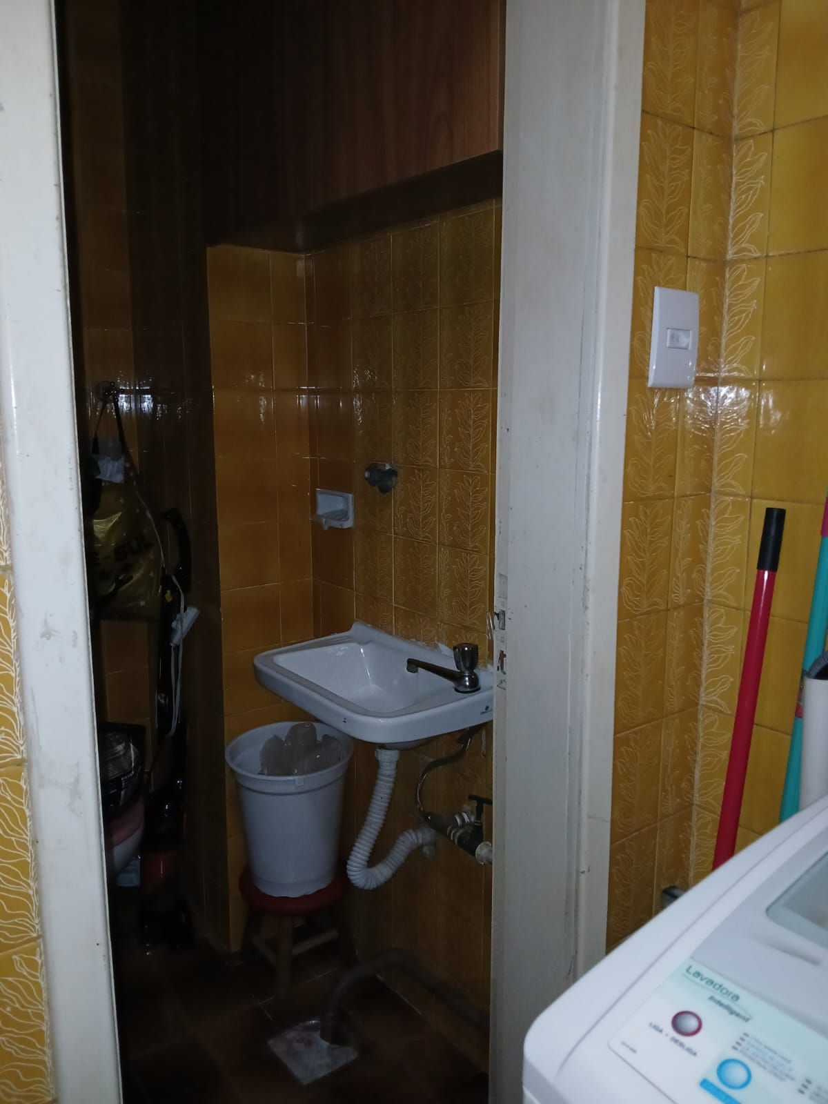 Apartamento com 2 dormitórios e 1 vaga de garagem e elevador no Bairro Floresta — foto 12