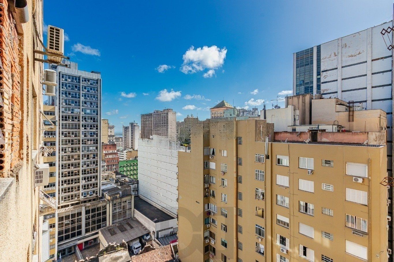 Apartamento térreo de 1 quarto, elevador no bairro Centro Histórico. — foto 23
