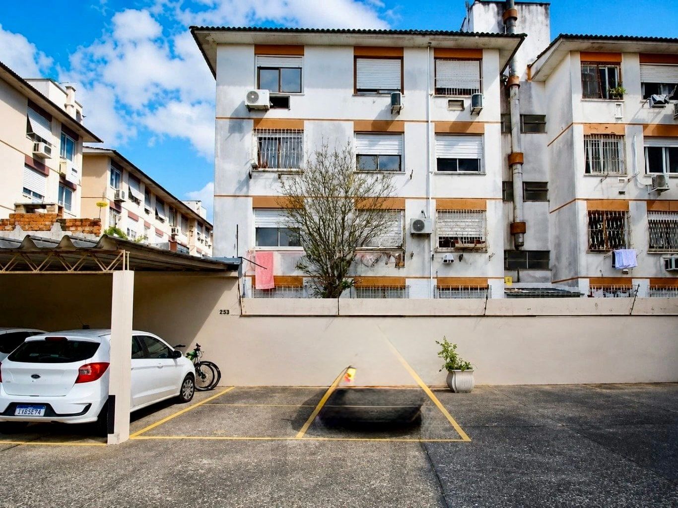 Apartamento mobiliado de 2 dormitórios com sacada churrasqueira, elevador vaga — foto 11