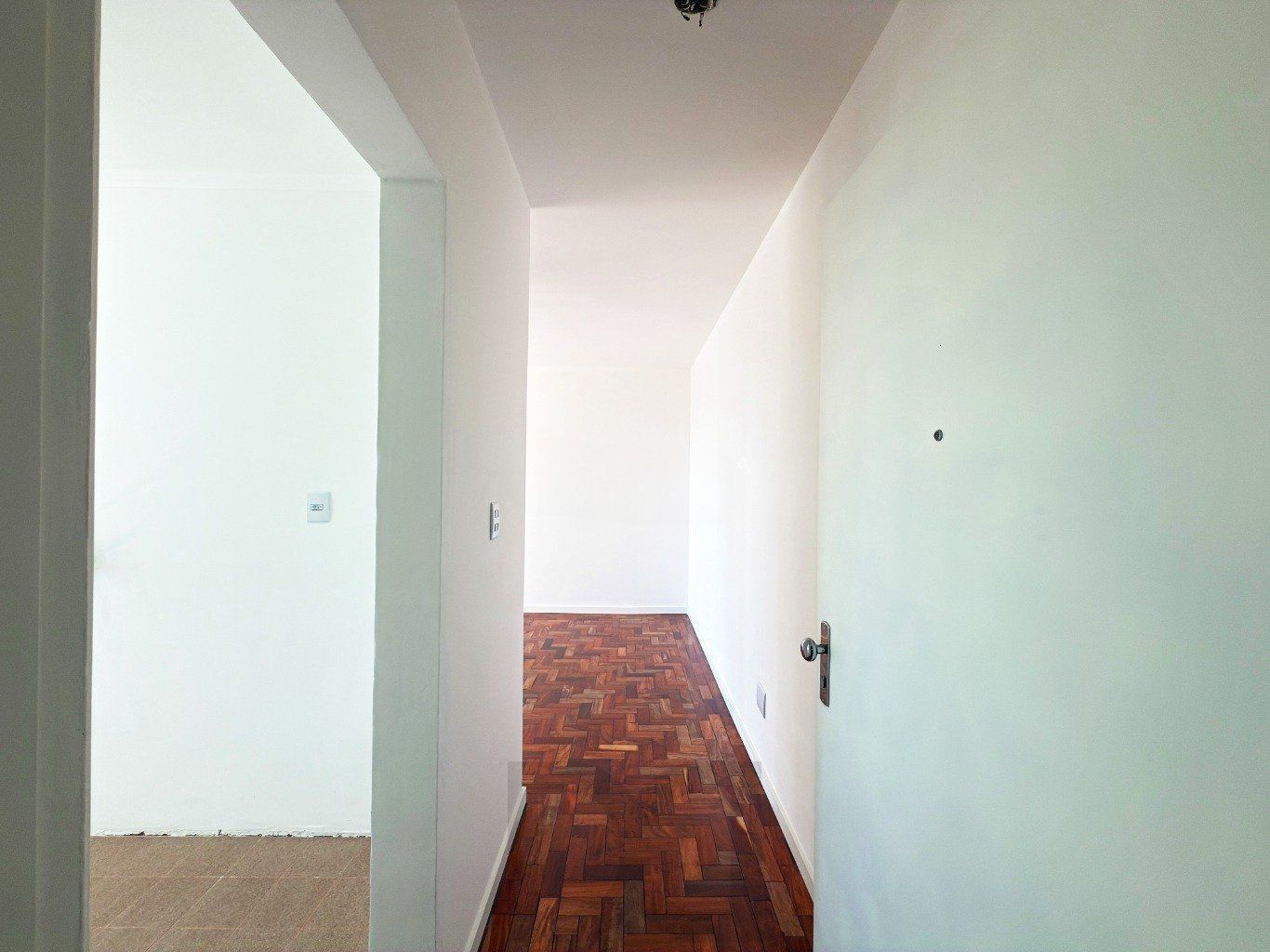 Cobertura com 2 quartos, vaga, elevador e churrasqueira  no bairro Cristal. — foto 13