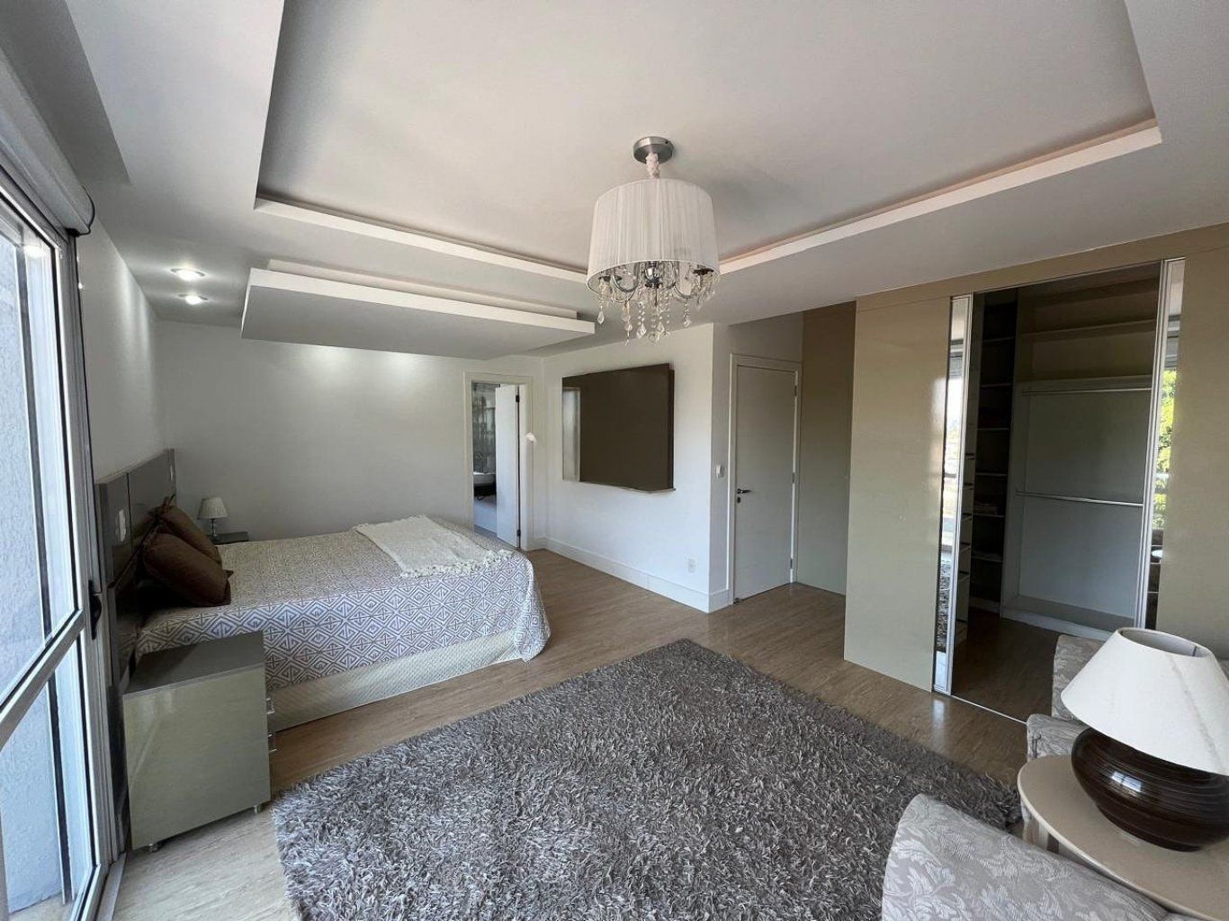 Casa semi mobiliada de 3 dormitórios e 4 vagas no bairro Cascata — foto 14