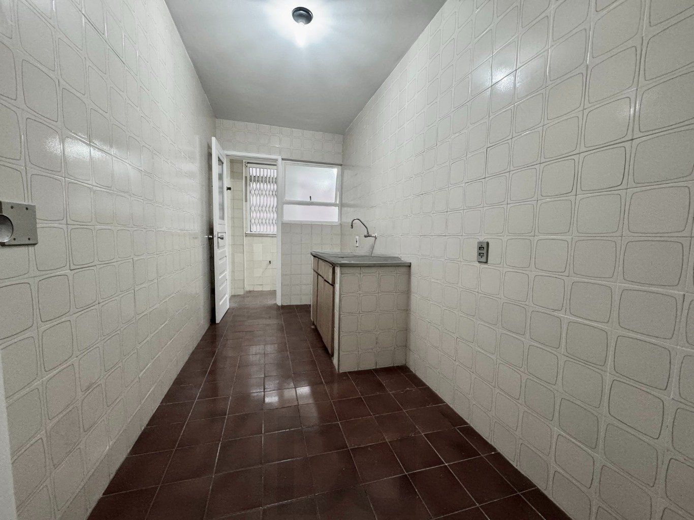 Apartamento com 2 dormitórios, dependência e 1 vaga no Bairro Menino Deus — foto 9