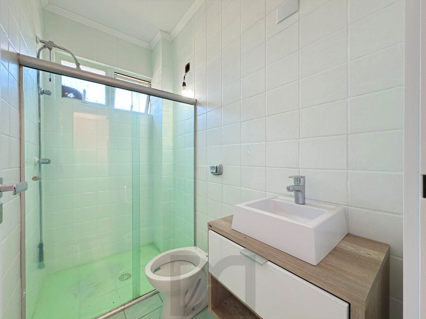 Cobertura com 2 quartos, vaga, elevador e churrasqueira  no bairro Cristal. — foto 10