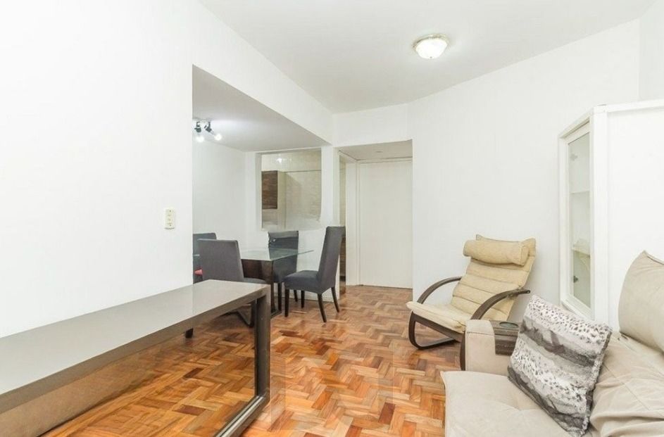Apartamento de 2 dormitórios com sacada,1 vaga, elevador no bairro Petrópolis. — foto 3