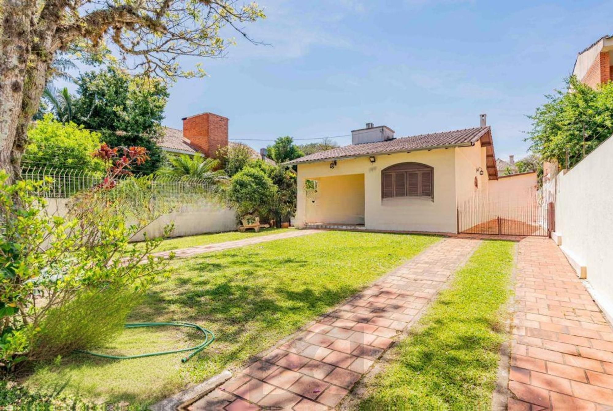 Casa de 2 quartos, 2 banheiros,pátio,churrasqueira, 7 vagas no bairro Guarujá. — foto 31