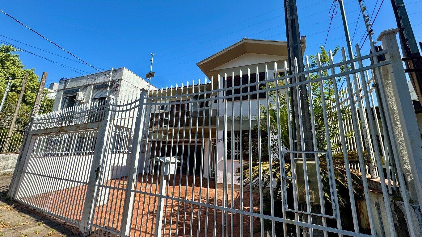 Casa com 350m², 4 quartos, 2 Suítes à venda em Azenha, Porto Alegre. — foto 1