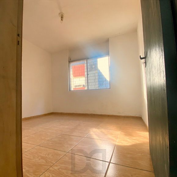 Apartamento Térreo, com 2 quartos, portaria e pátio no bairro Rubem Berta — foto 4