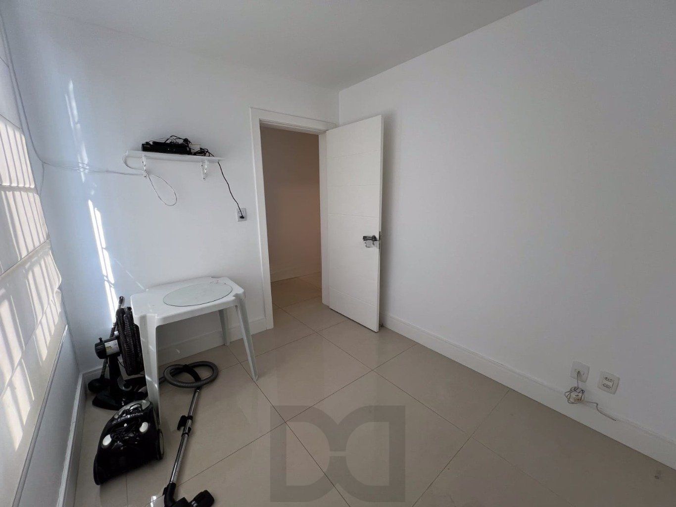 Casa semi mobiliada de 3 dormitórios e 4 vagas no bairro Cascata — foto 27