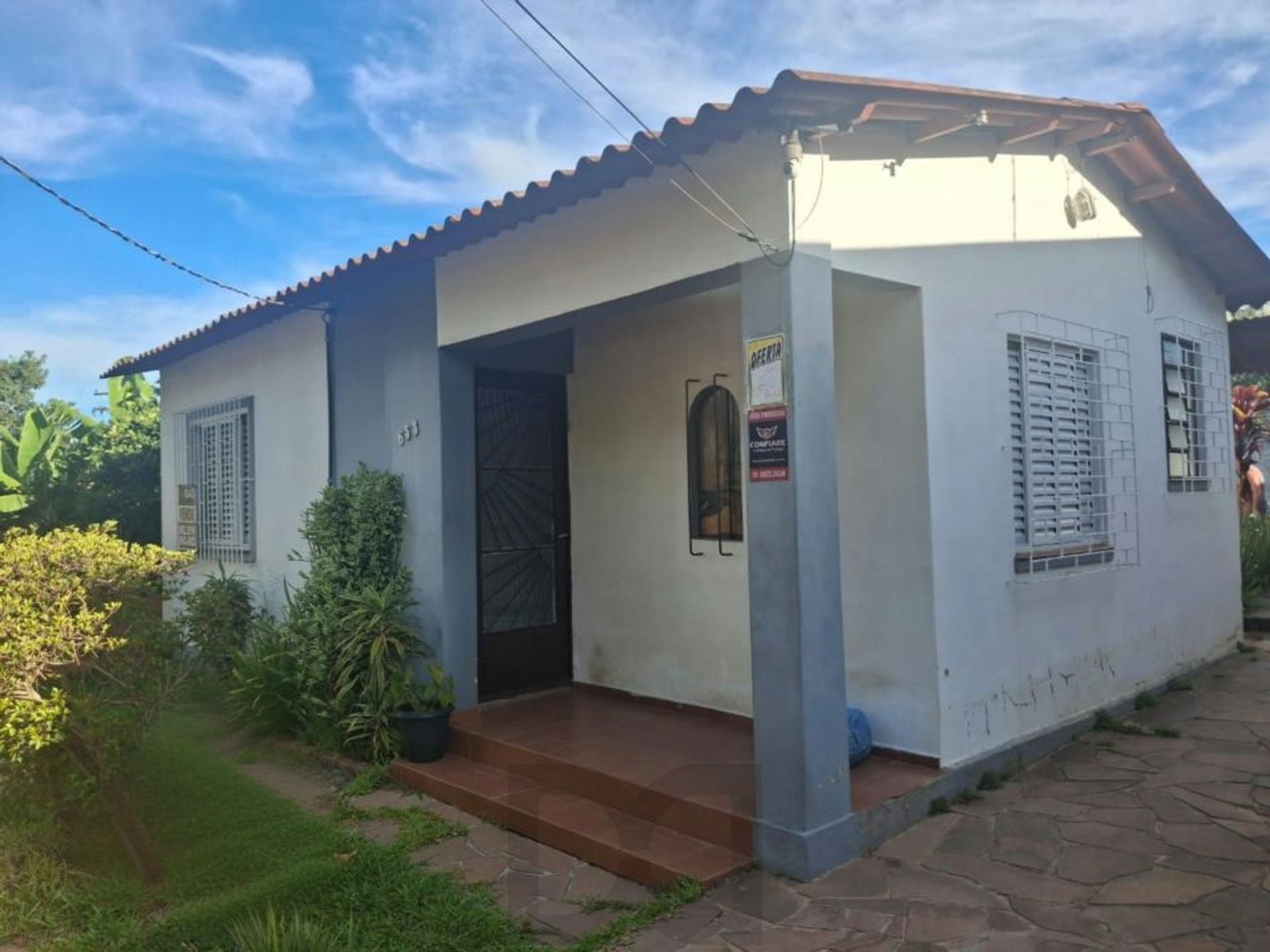 Casa 2 dormitórios com pátio e 3 vagas no Camaquã — foto 1