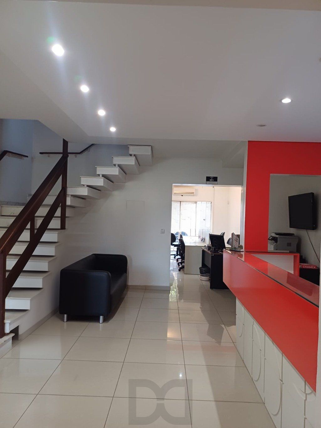 Casa com 3 quartos, 3 banheiros, 300m² e 8 vagas no Menino Deus. — foto 3