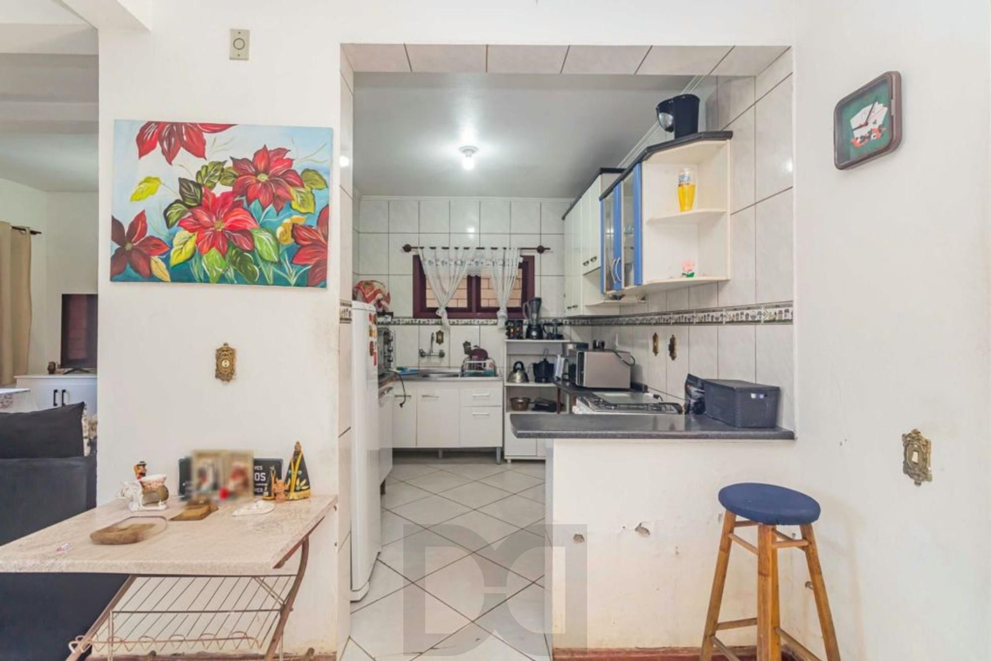 Casa com 4 quartos, 1 suíte , vaga de garagem e churrasqueira à venda em Sarandi. — foto 9
