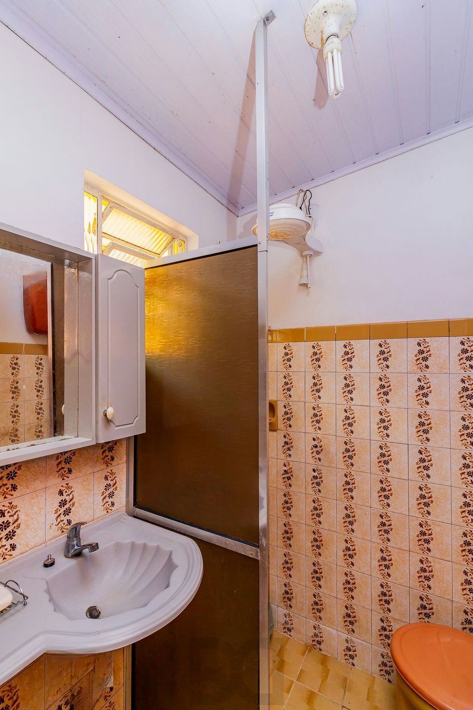 Casa com 5 quartos, 2 vagas e pátio, no Bairro Sarandí — foto 41