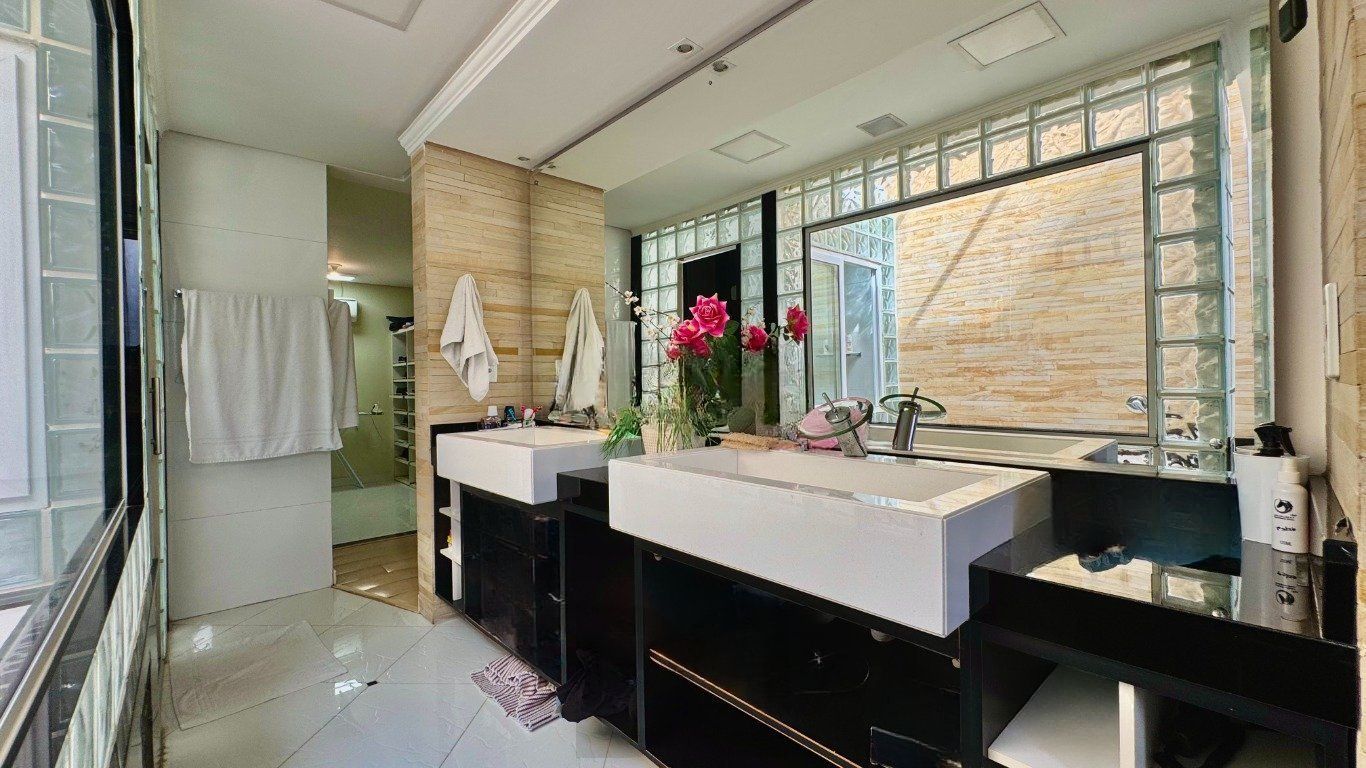 Casa com 4 Quartos, 3 suítes, 4 vagas e 600 m² privativos no Jardim Lindóia. — foto 47