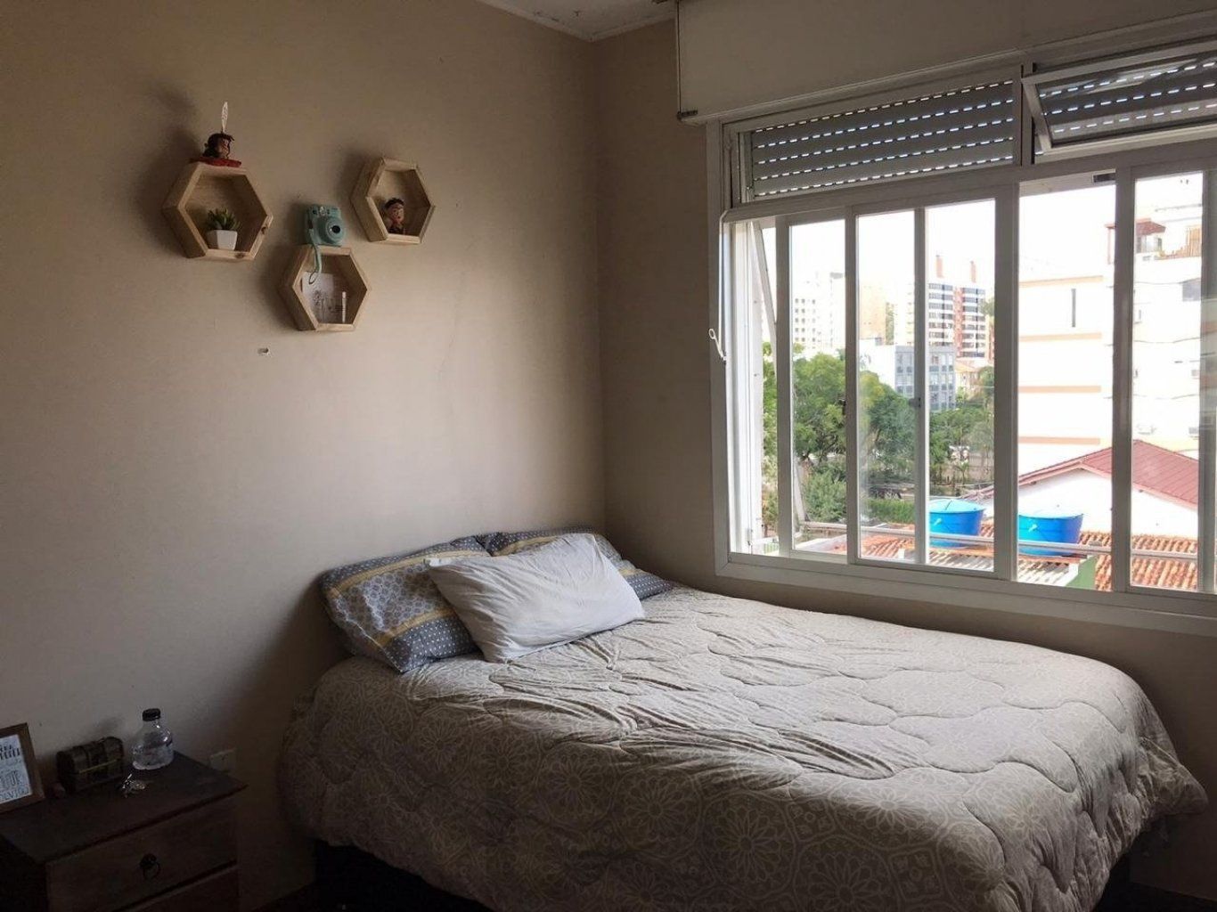 Apartamento de 2 dormitórios, sacada e churrasqueira no bairro Menino Deus — foto 11