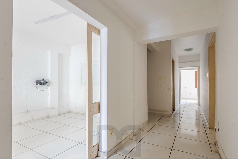 Casa com 4 quartos, 7 vagas e pátio no Bairro Higienópolis — foto 12