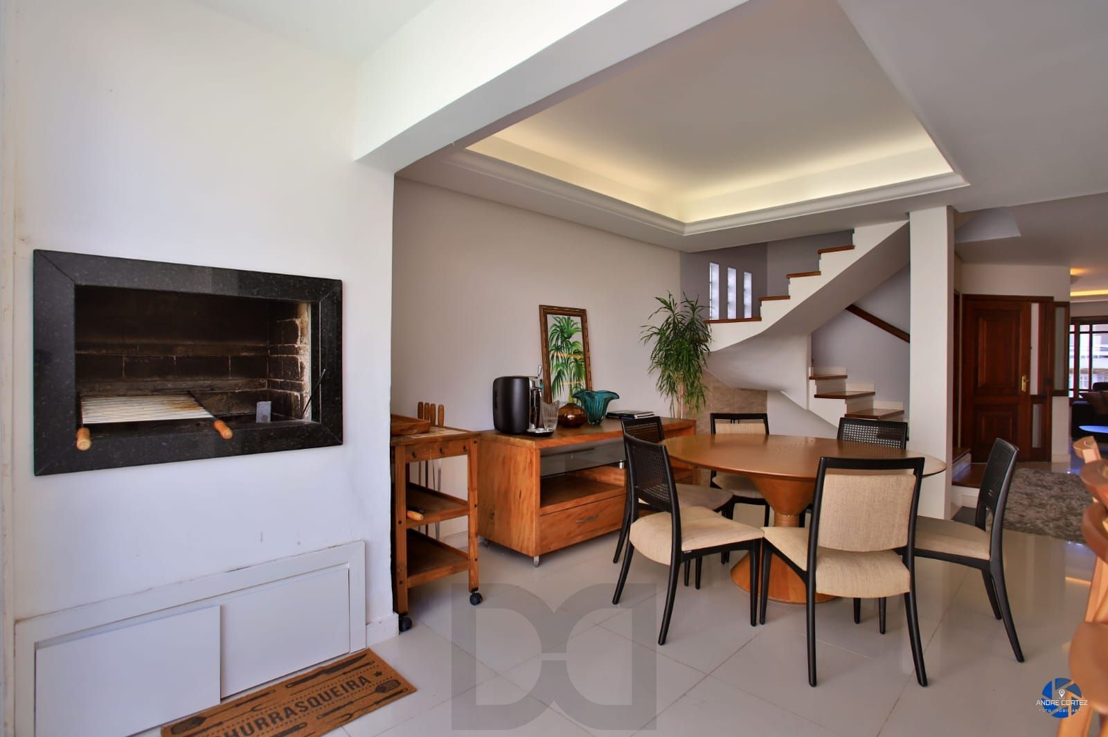 Casa de 3 dormitórios, 3 vagas e pátio com piscina bairro Chácara das Pedras. — foto 16