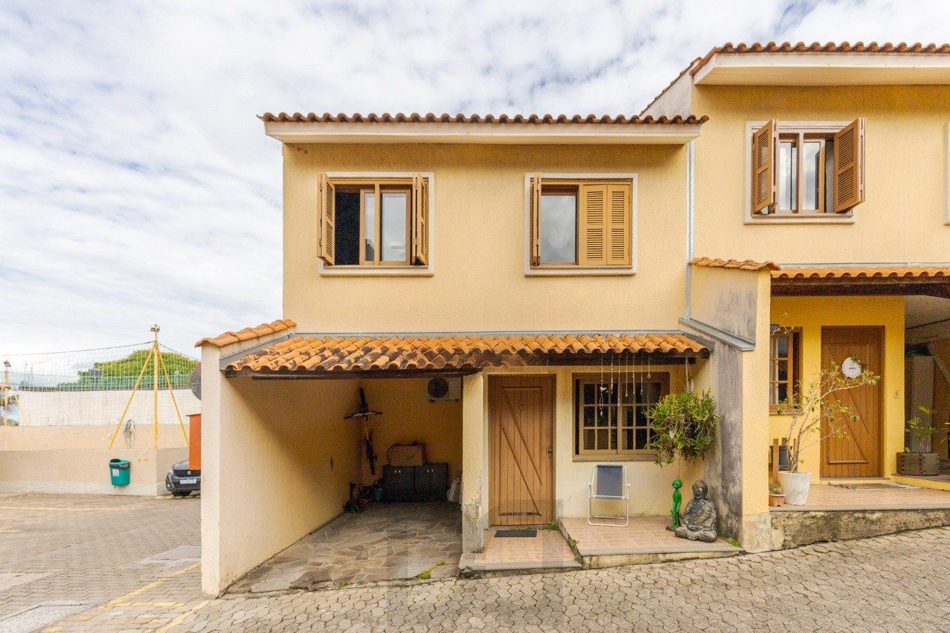 Casa com 3 quartos semi mobiliado com vaga no bairro Partenon — foto 1