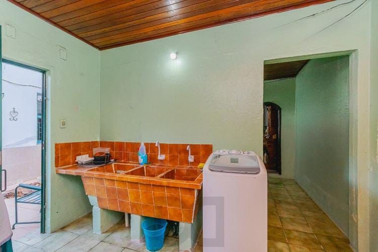 Casa com 6 quartos, 2 vagas e pátio no Bairro Higienópolis — foto 10