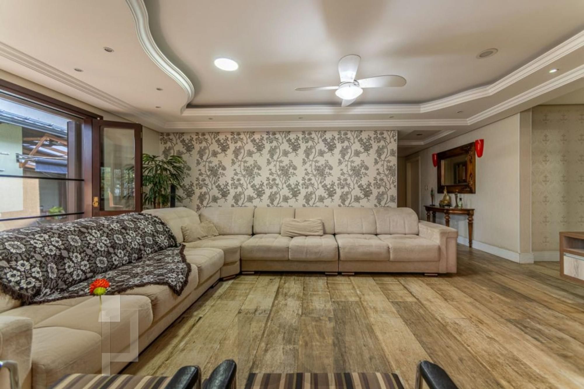 Casa com 4 quartos,1 Suite, 2 vagas e 450m² à venda em Sarandi. — foto 2