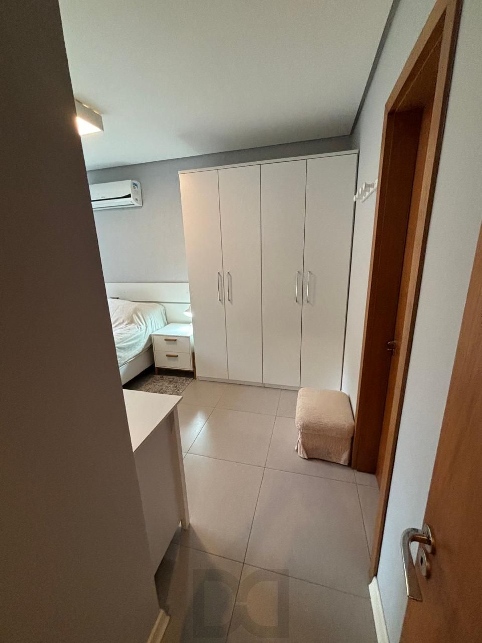 Apartamento de 2 dormitórios, elevador e 2 vagas no bairro Partenon — foto 11