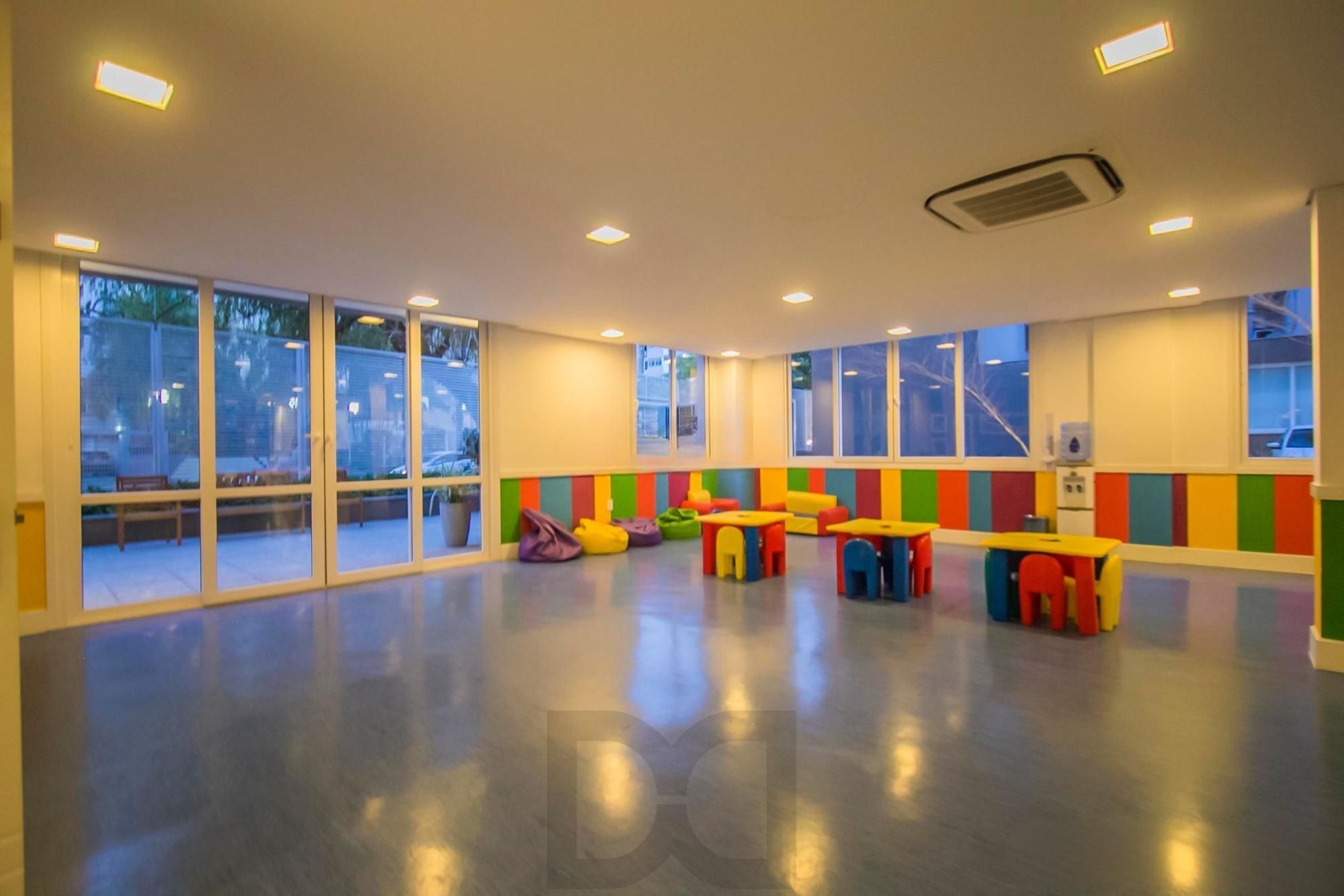 Apartamento com 3 quartos, 3 suítes e 128m² à venda em Menino Deus. — foto 49