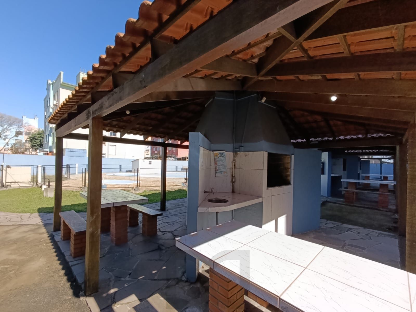 Apartamento semi mobiliado de 3 quartos e 1 vaga no bairro Sarandi. — foto 42